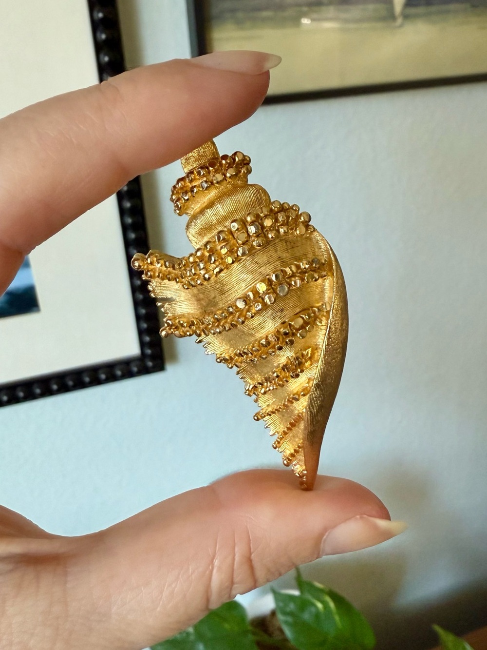 Vintage Signed BSK Jewelry Gold Tone Sea Shell Brooch 80’s Conch Pin Large